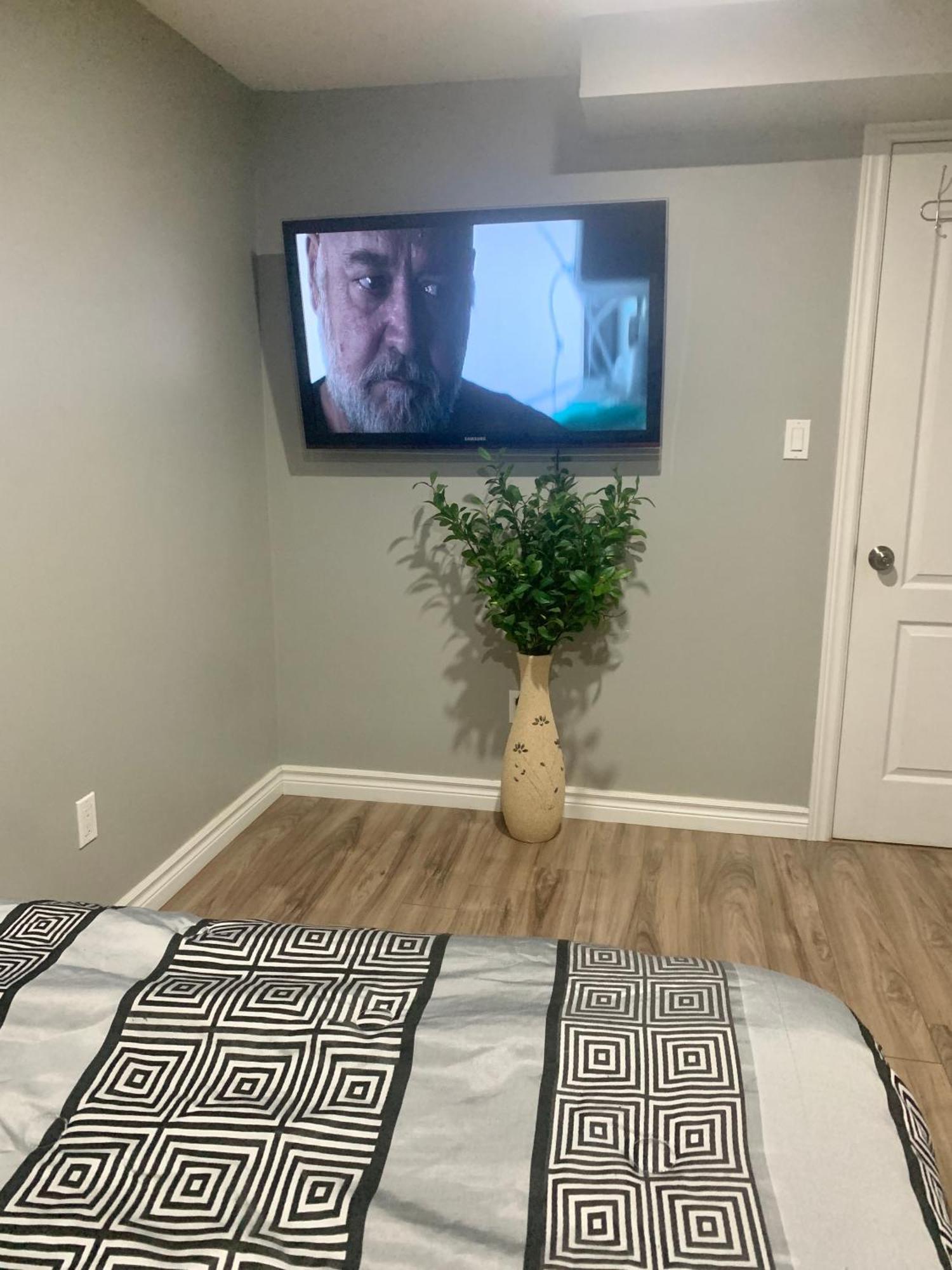 1 Room In A Cozy And Beautiful Basement Guelph Zewnętrze zdjęcie